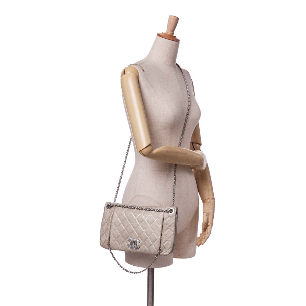 Chanel Quilted Metallic Distressed Lambskin CC Crystal Flap - Image 13