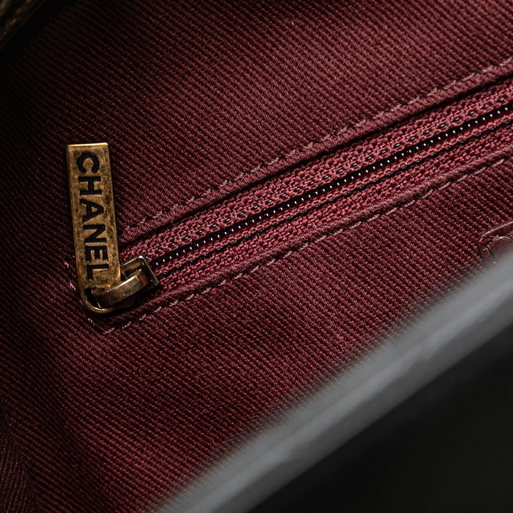 Chanel Goatskin and Quilted Calfskin Coco Curve Vanity Case - Detail 2