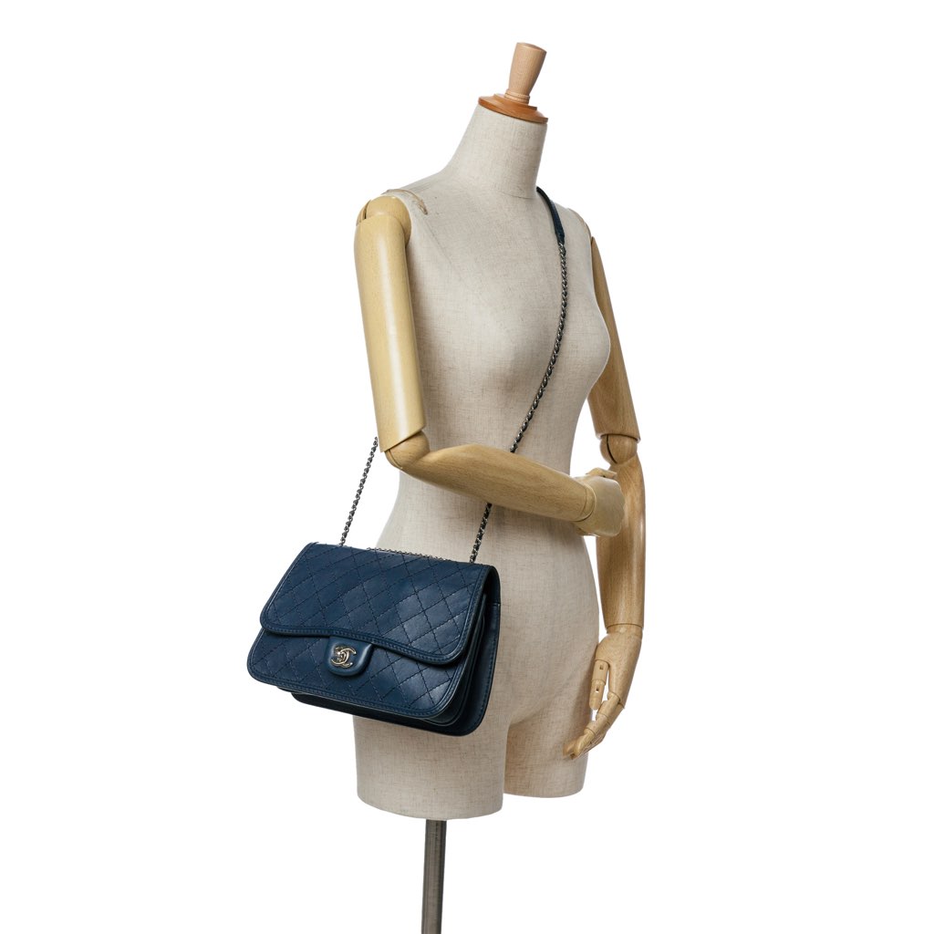 Chanel Medium Stitched Calfskin Citizen Flap - Image 15