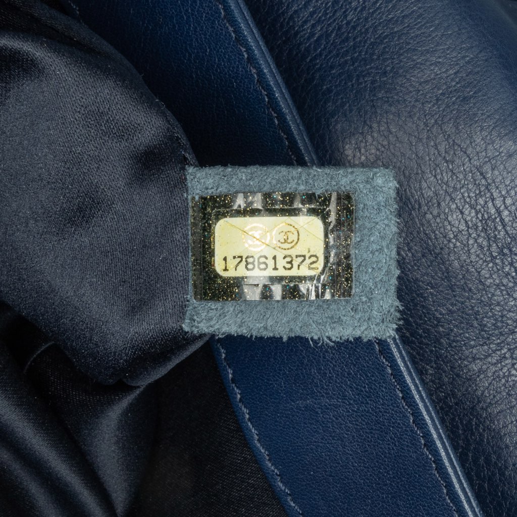 Chanel Medium Stitched Calfskin Citizen Flap - Image 11