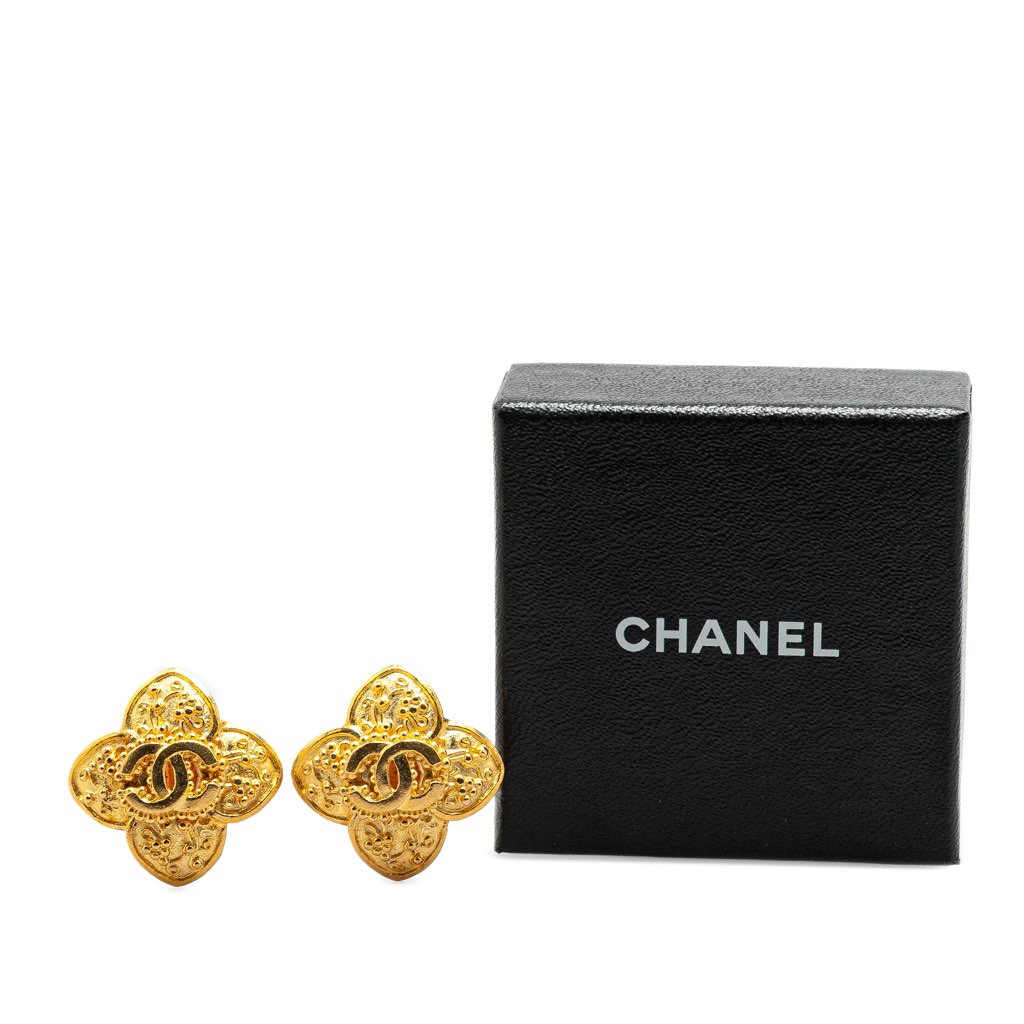 Chanel Gold Plated CC Clover Clip On Earrings - Detail 1