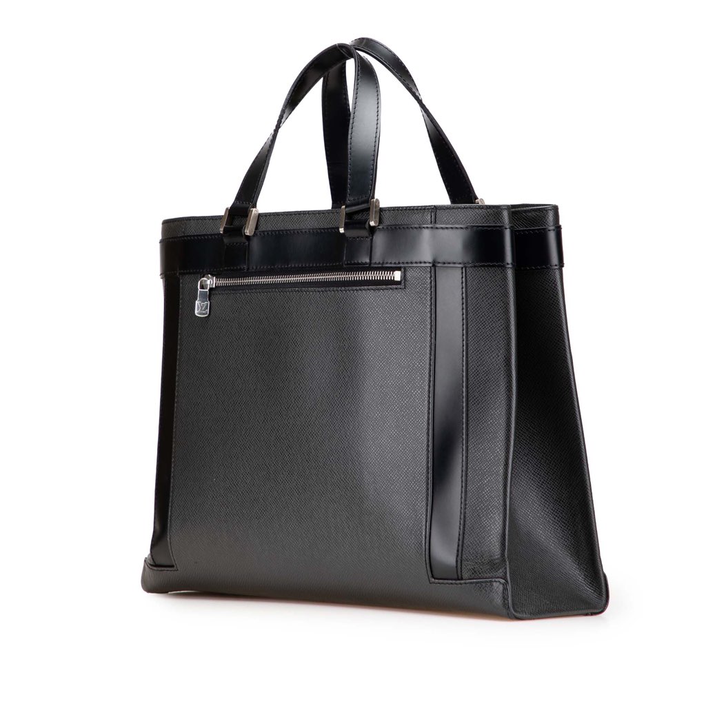 Louis Vuitton Taiga Kasbek PM - Back view