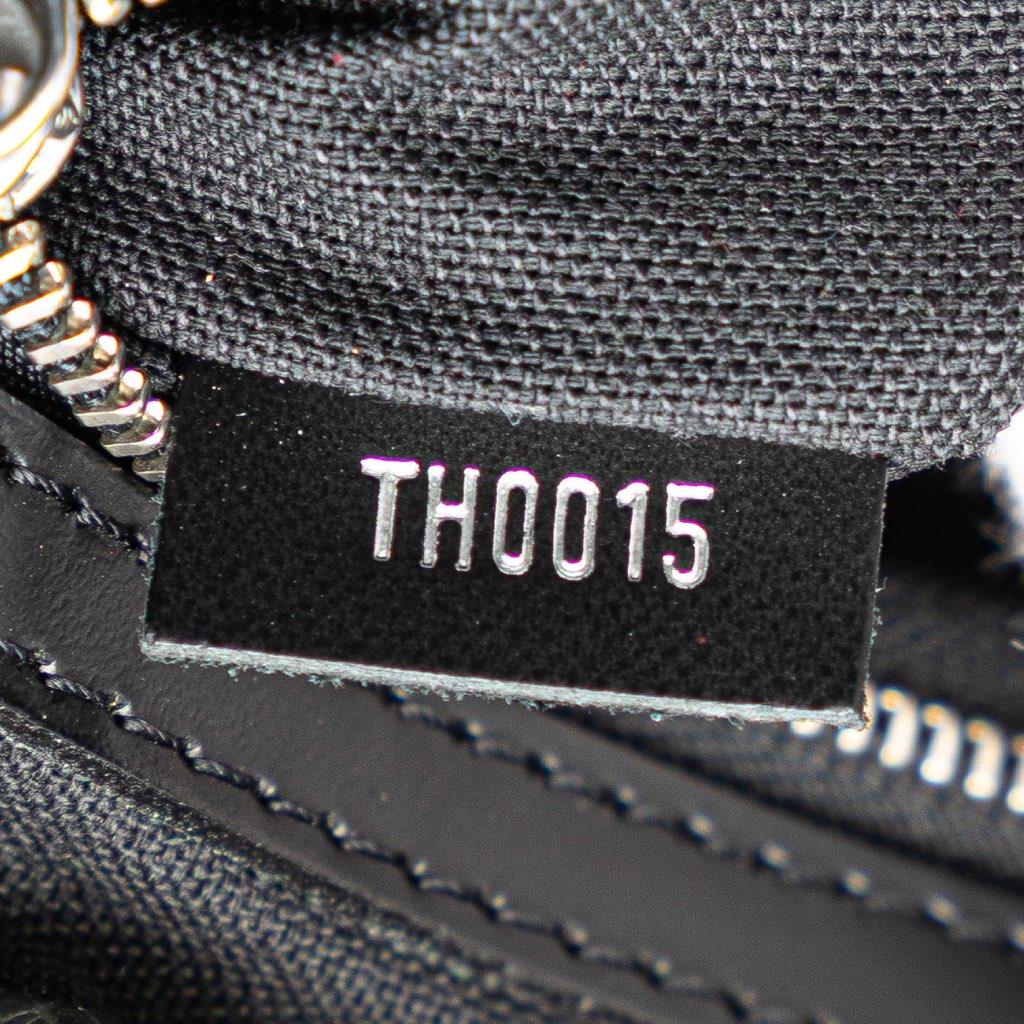 Louis Vuitton Taiga Kasbek PM - Detail 1