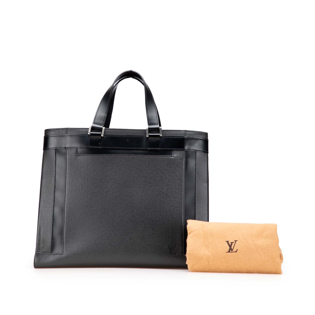 Louis Vuitton Taiga Kasbek PM - Image 12