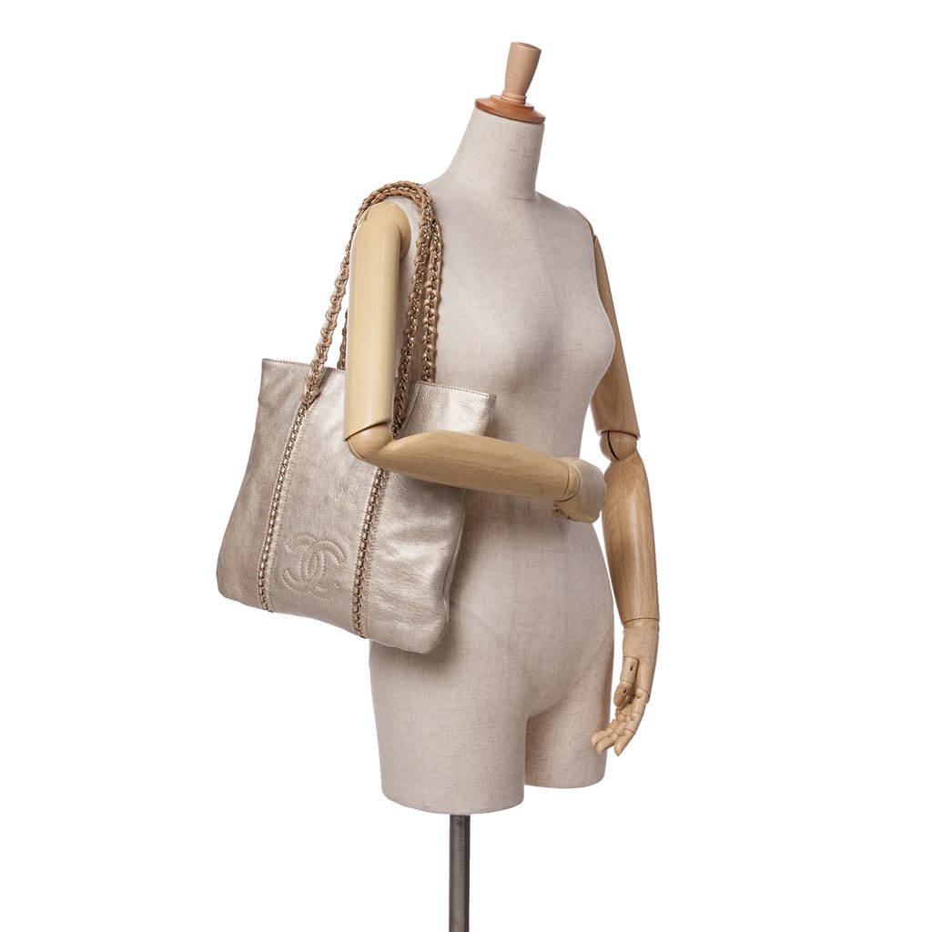 Chanel Metallic Goatskin Luxe Ligne Tote - Image 12