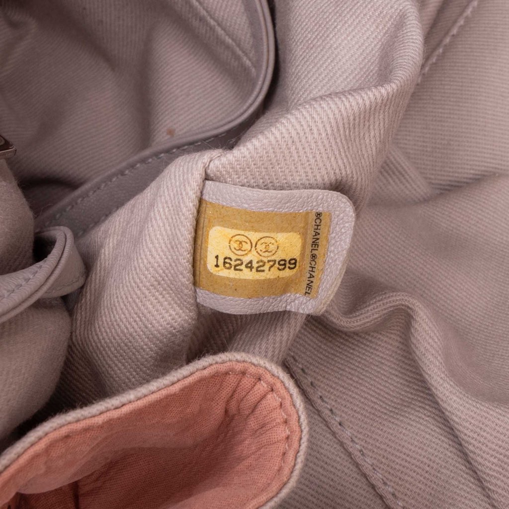 Chanel Small Iridescent Calfskin Sea Hit Tote - Detail 1