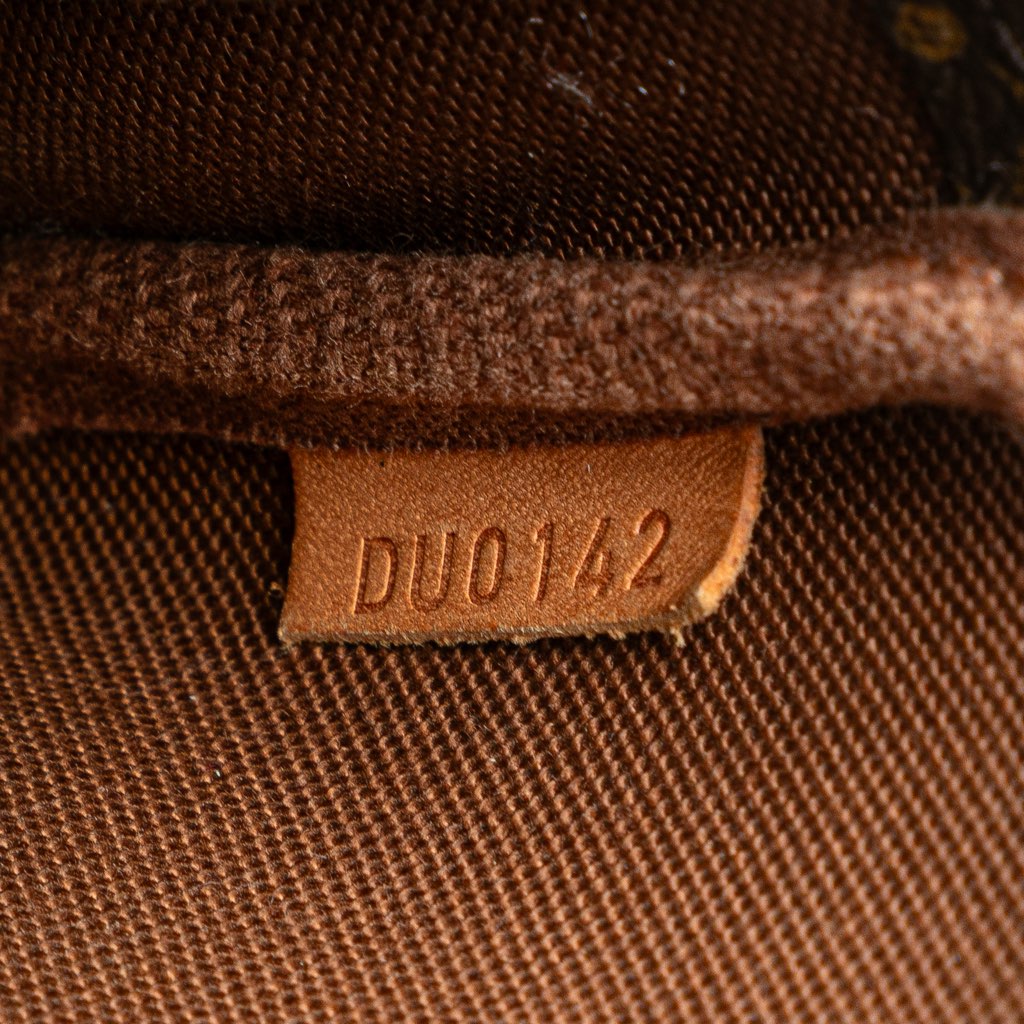 Louis Vuitton Monogram Mini Pochette Accessoires - Detail 1