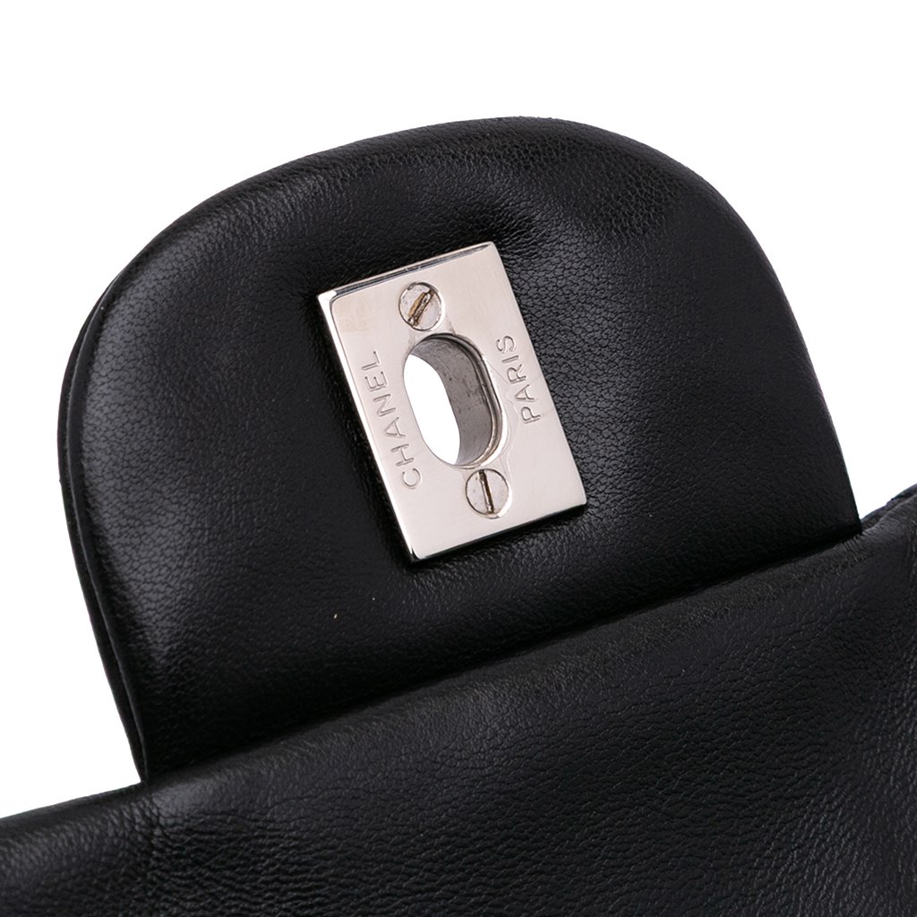 Chanel Maxi Classic Lambskin Single Flap - Detail 2