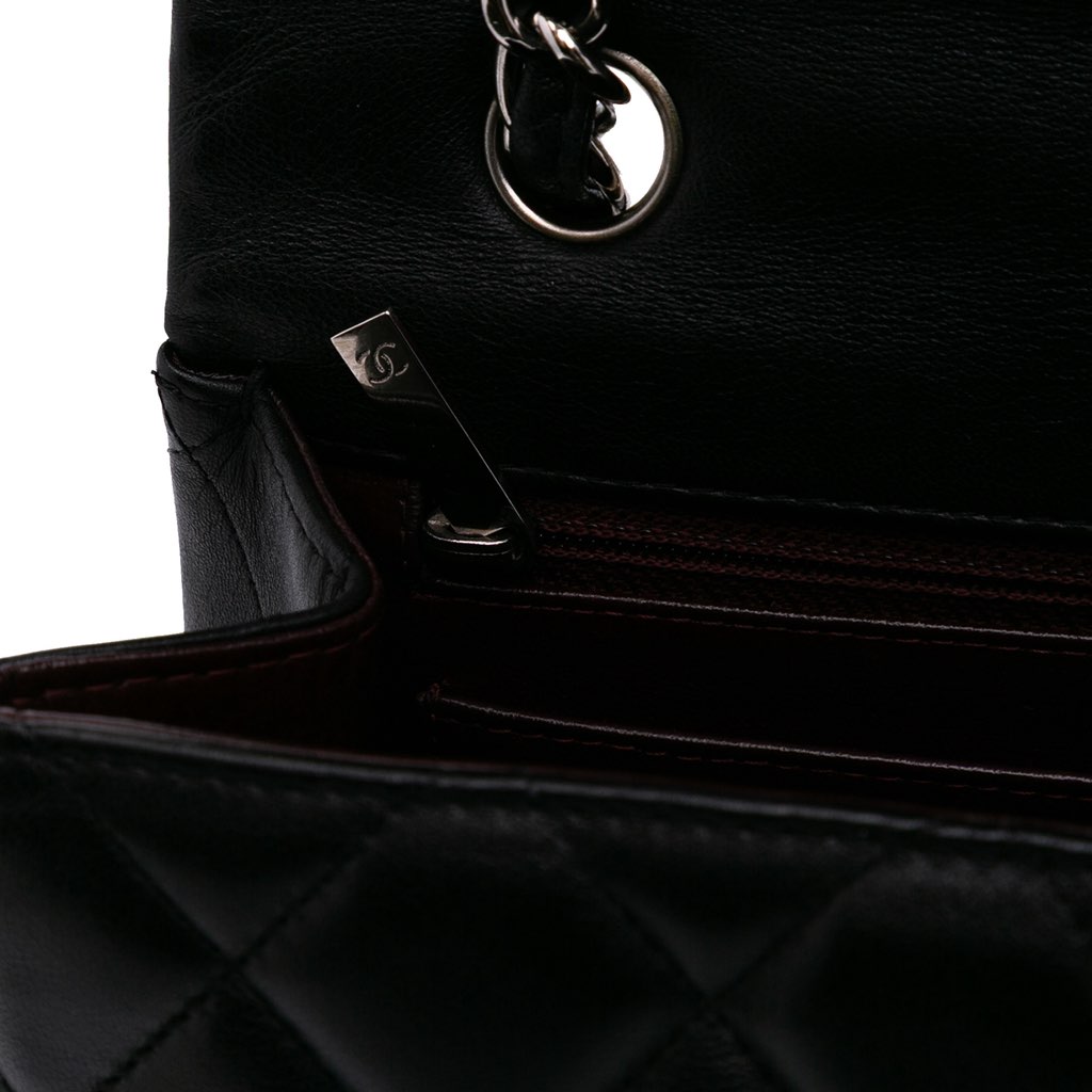 Chanel Maxi Classic Lambskin Single Flap - Image 12