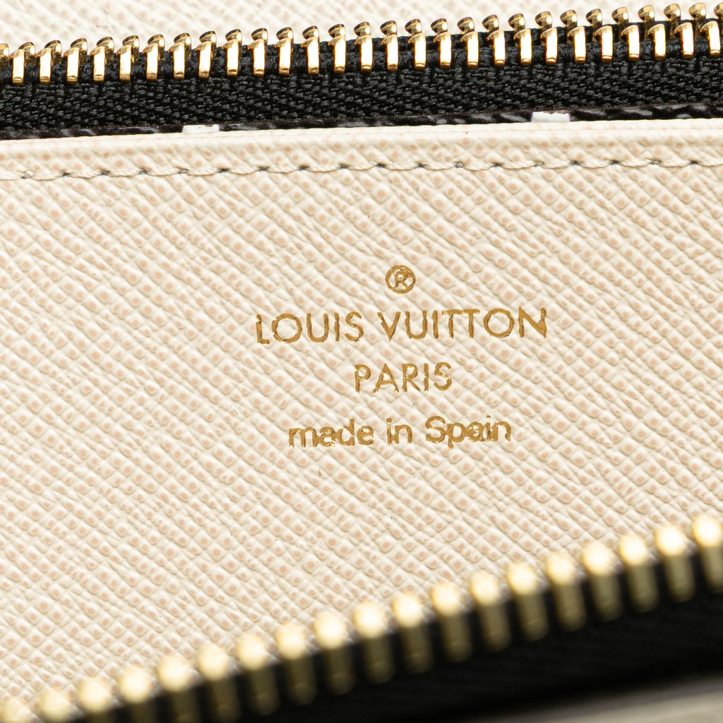 Louis Vuitton Monogram Giant Jungle Zippy Wallet - Side view