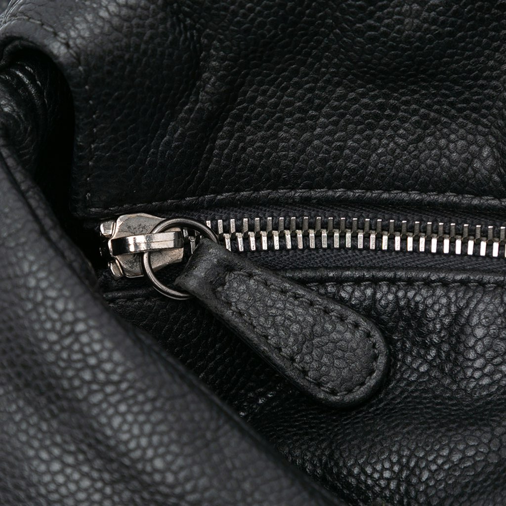 Chanel Caviar 31 Hobo Bag - Detail 2