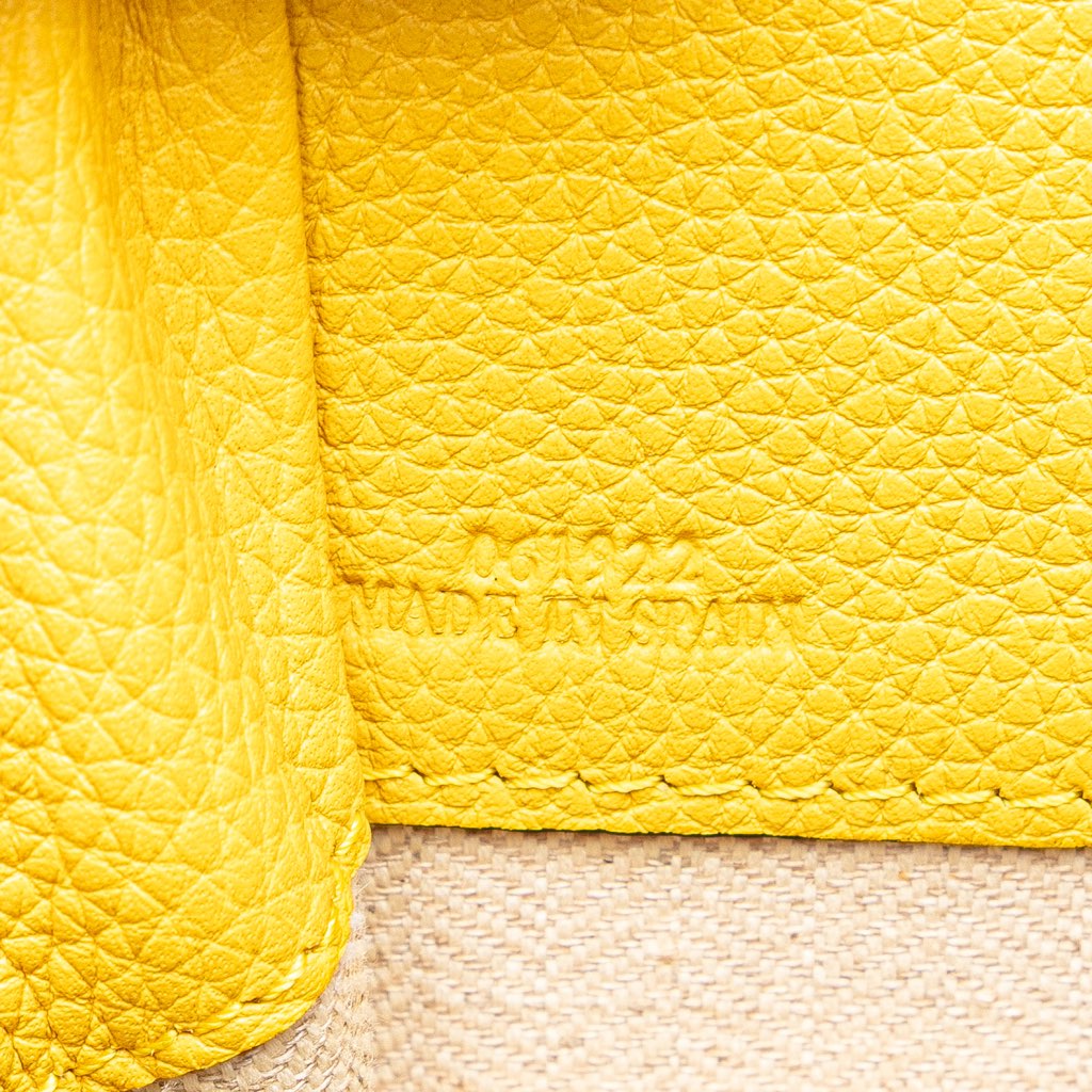 Loewe Mini Grained Calfskin Drawstring Hammock Bag - Detail 1