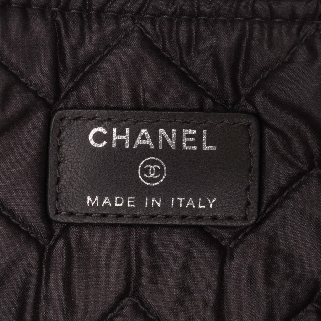 Chanel Large CC Distressed Quilted Patent Chevron Crossing O Case - 5