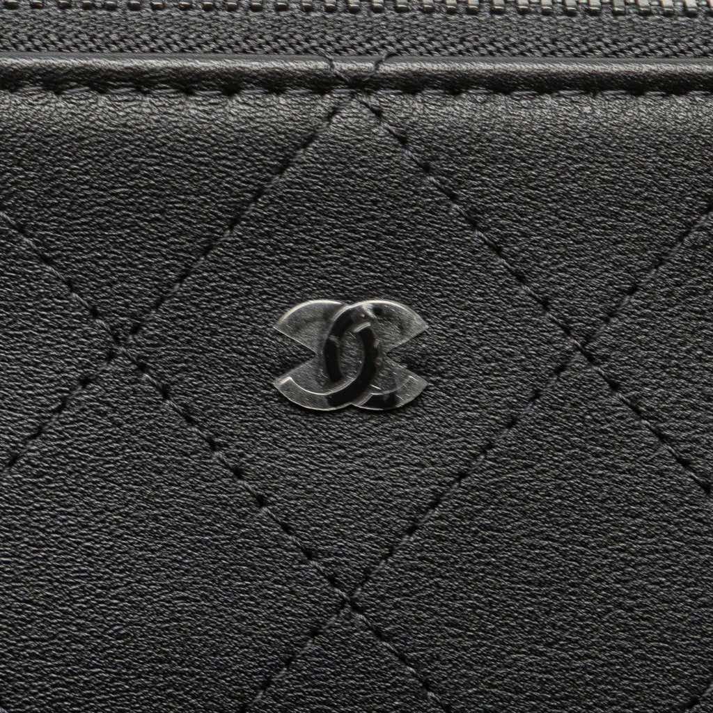 Chanel Medium Stitched Calfskin CC Cosmetic Case - Image 10
