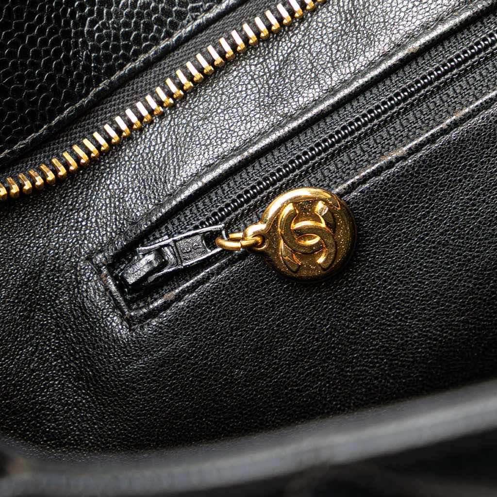 Chanel Caviar Medallion Tote - Detail 2