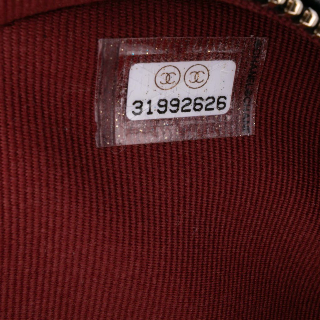 Chanel Mini Lambskin CC in Love Heart Crossbody - Detail 1