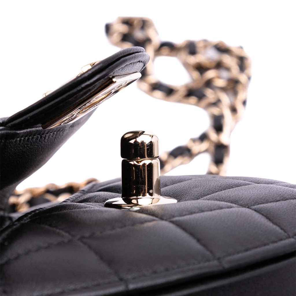 Chanel Mini Lambskin CC in Love Heart Crossbody - Detail 2