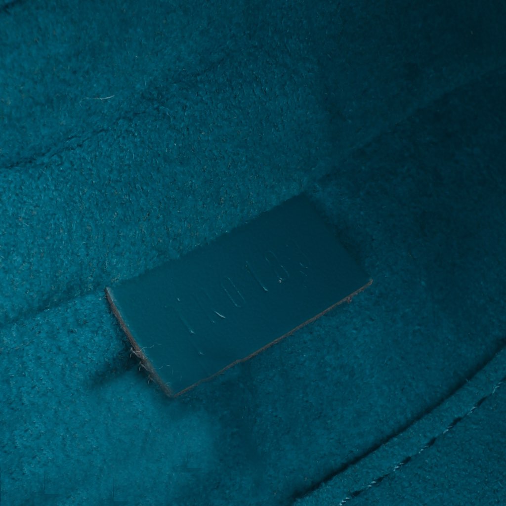 Louis Vuitton Epi Pochette Accessoires - Side view