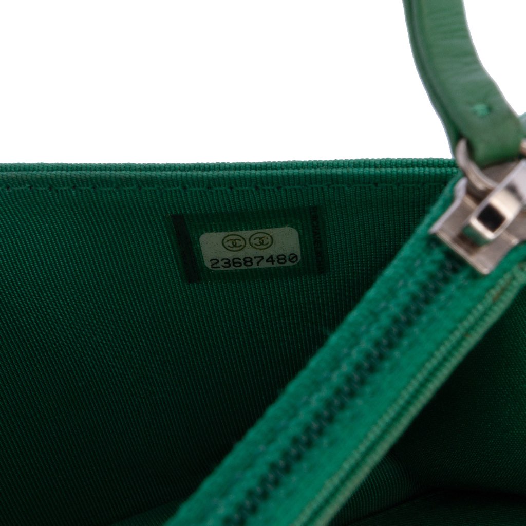 Chanel Quilted Boucle Tweed Robot Charm Wallet On Chain - Detail 2