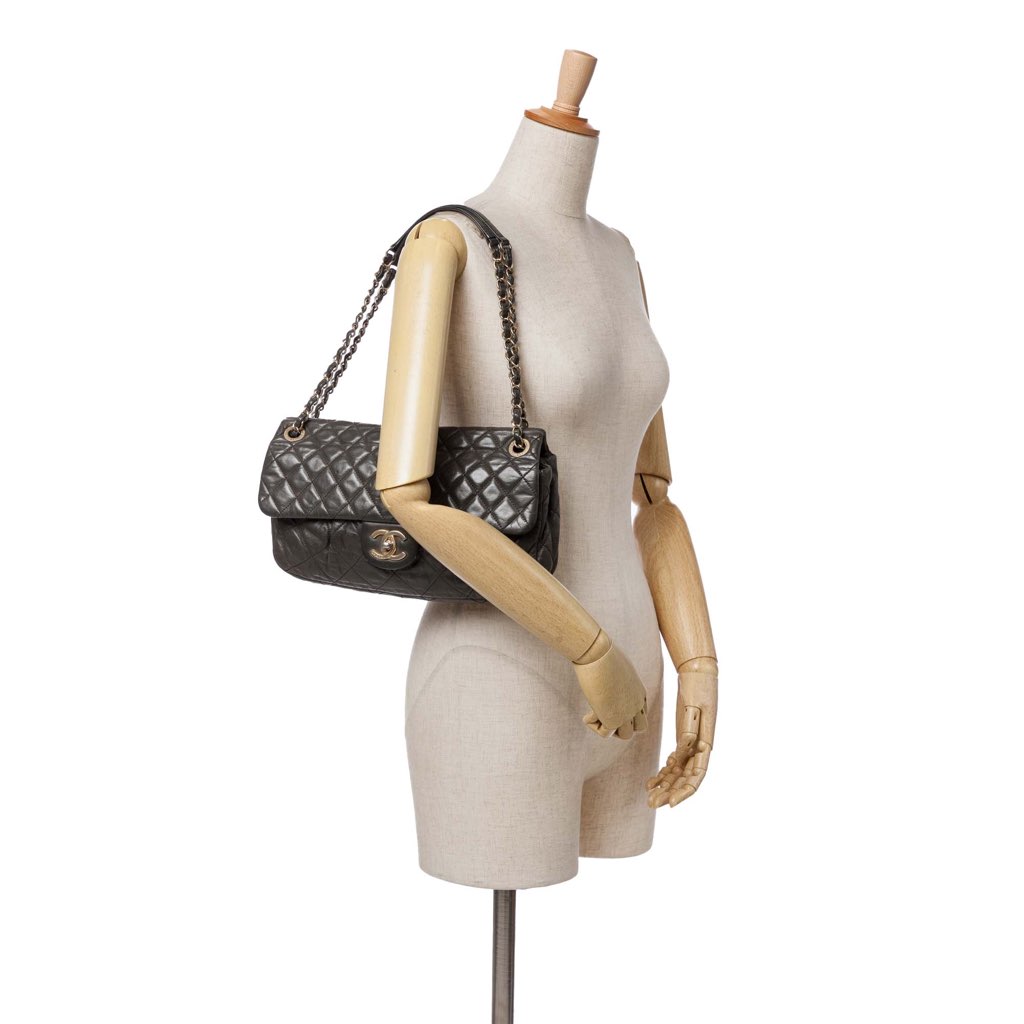 Chanel Quilted Calfskin Chic Quilt Flap - Image 12