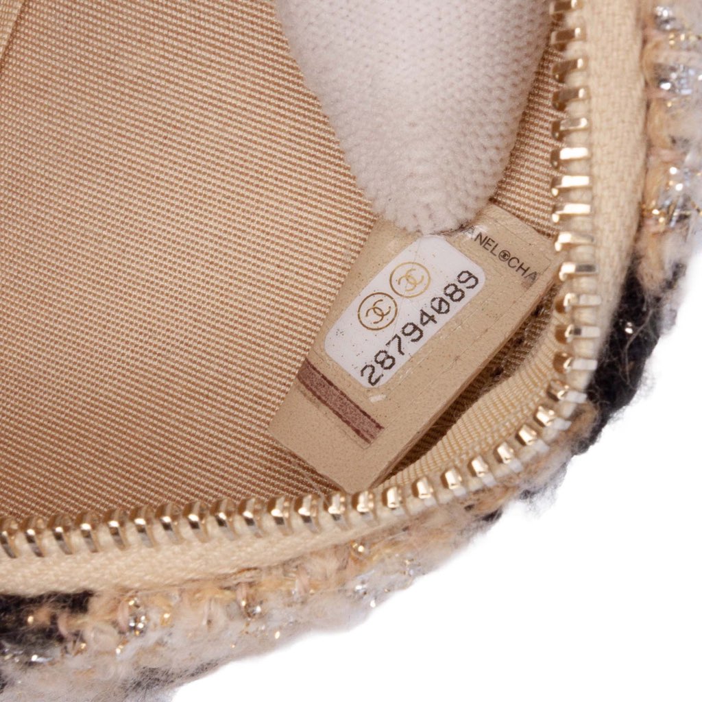 Chanel CC Quilted Tweed and Shearling Round Clutch With Chain - Detail 1