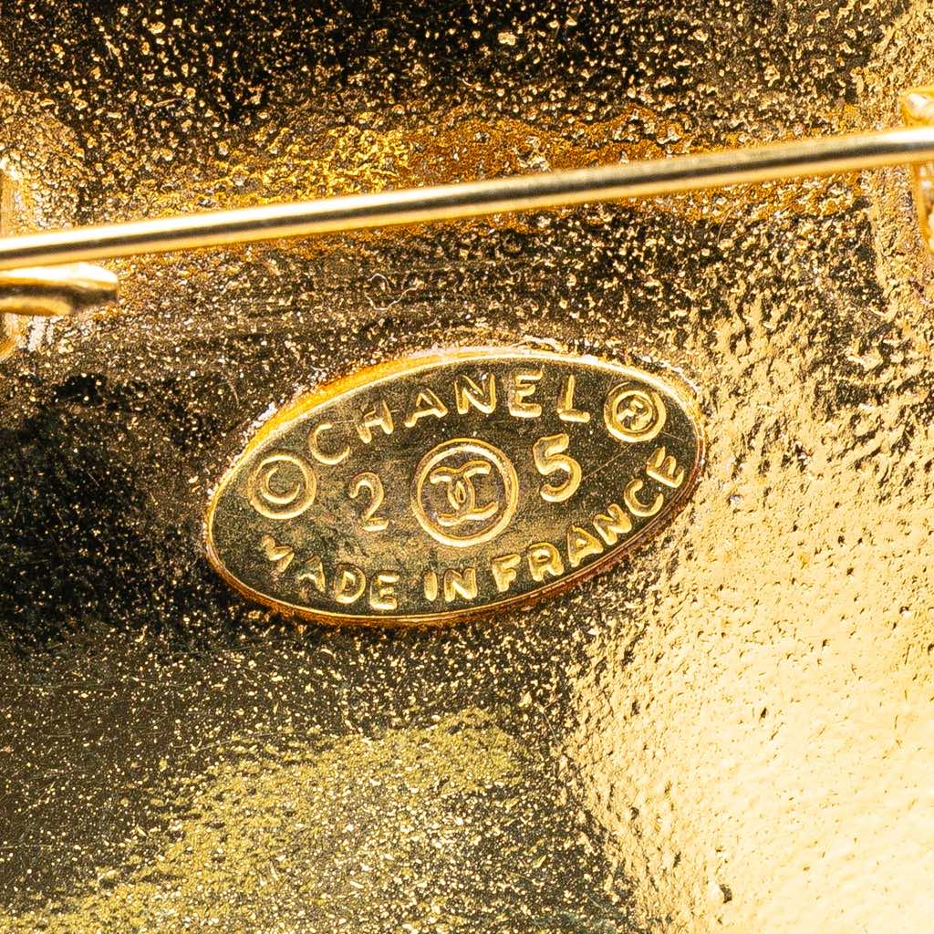 Chanel Gold Plated CC Quilted Round Brooch - Image 6