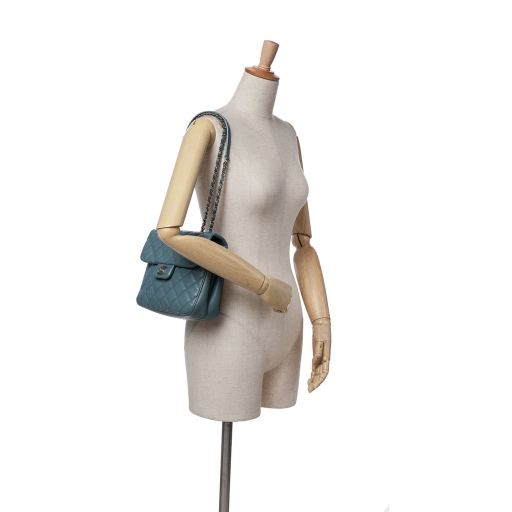 Chanel Medium Quilted Caviar Urban Companion Flap - Image 14