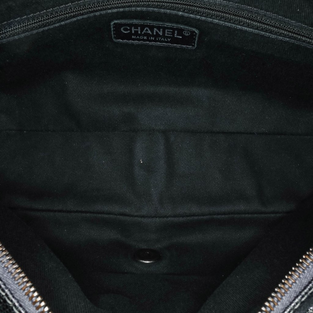 Chanel Jumbo Quilted Caviar Easy Flap - 4