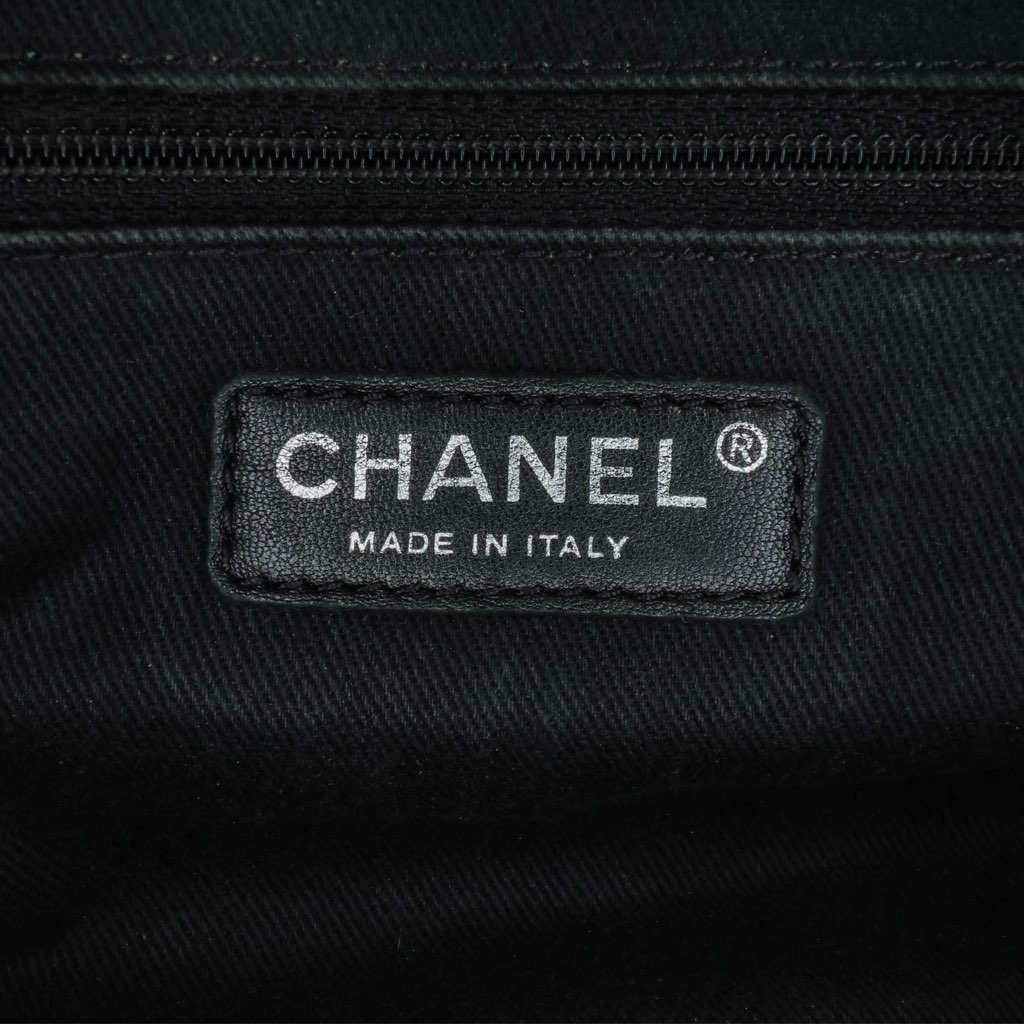 Chanel Jumbo Quilted Caviar Easy Flap - Detail 1