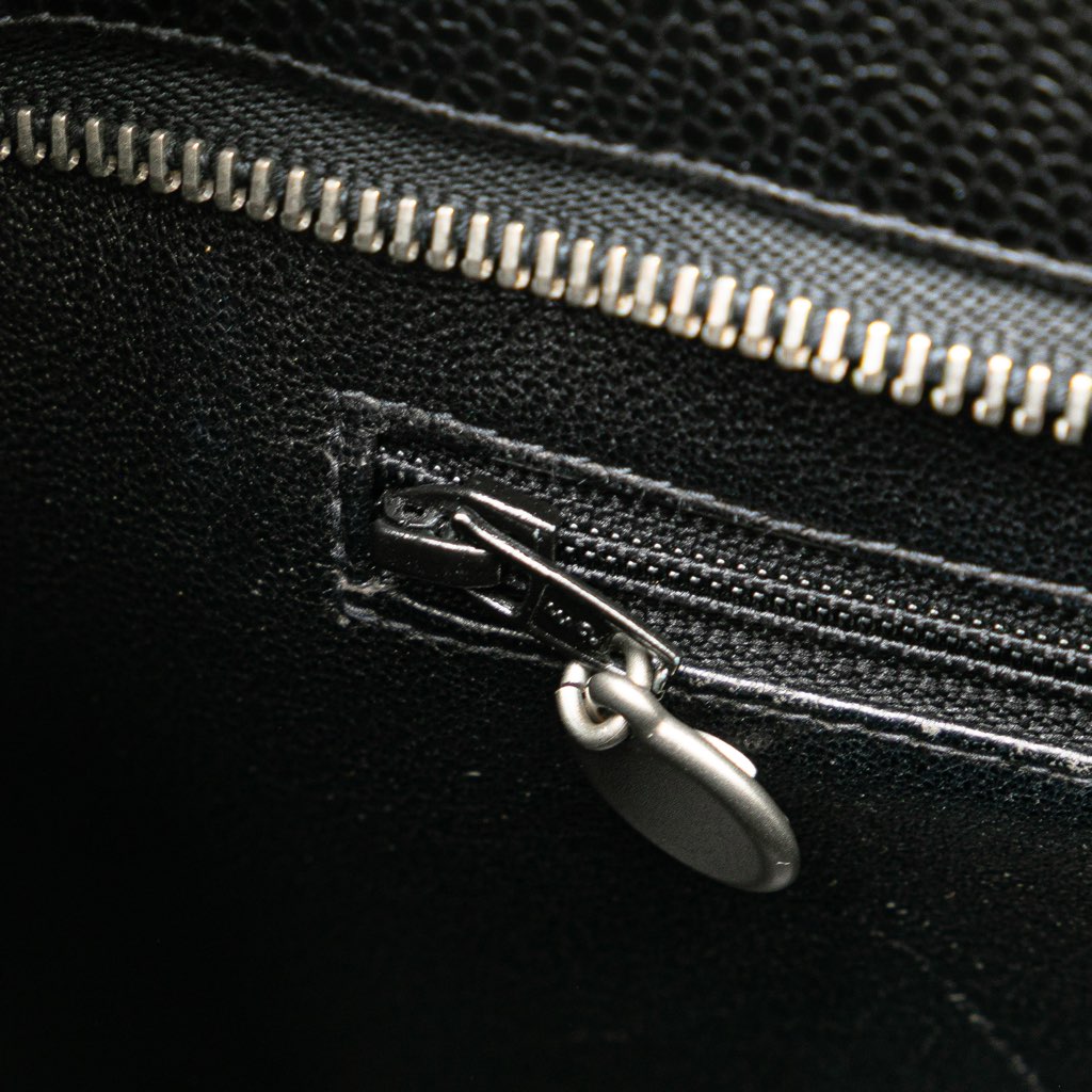 Chanel Caviar Medallion Tote - Detail 2