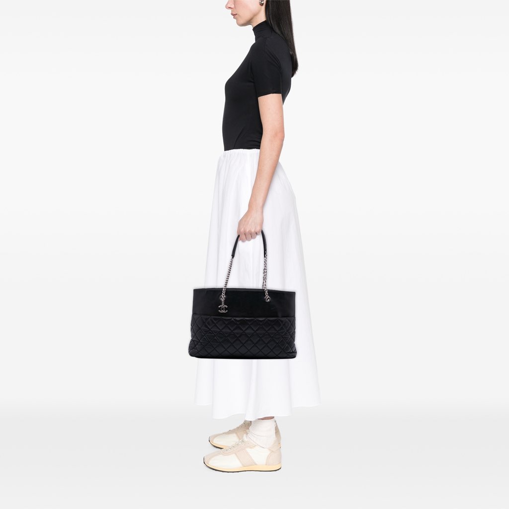 Chanel CC Quilted Lambskin Urban Delight Tote - Image 12