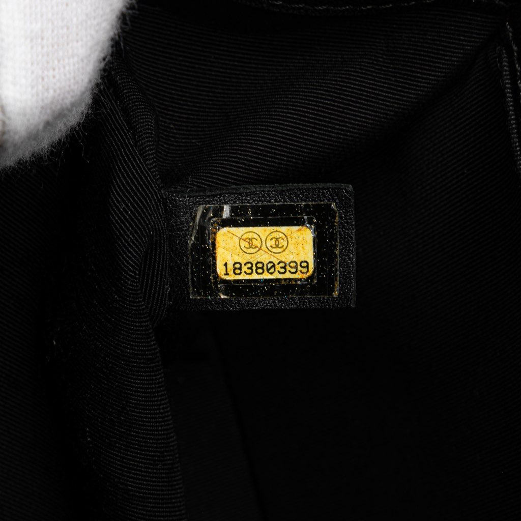 Chanel Old Medium Quilted Lambskin Boy Flap - Detail 1