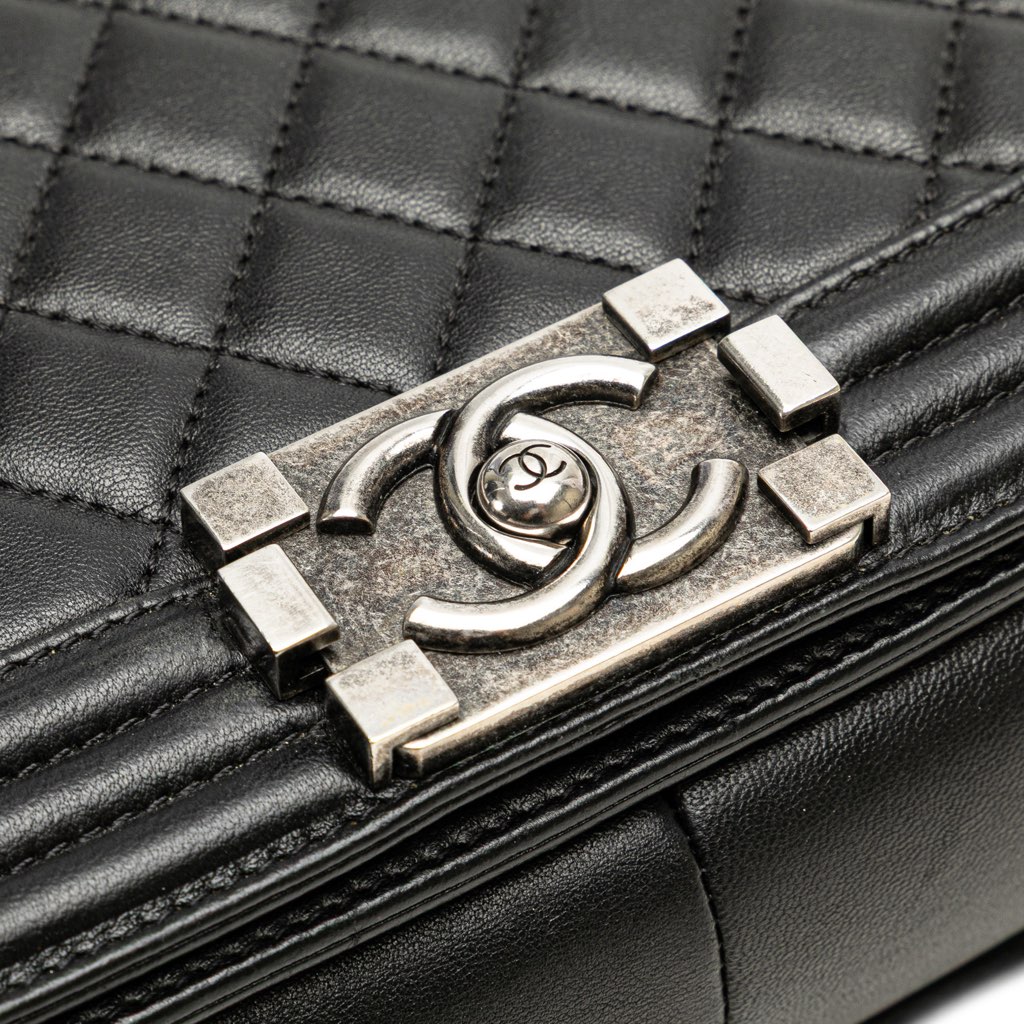 Chanel Old Medium Quilted Lambskin Boy Flap - Detail 2