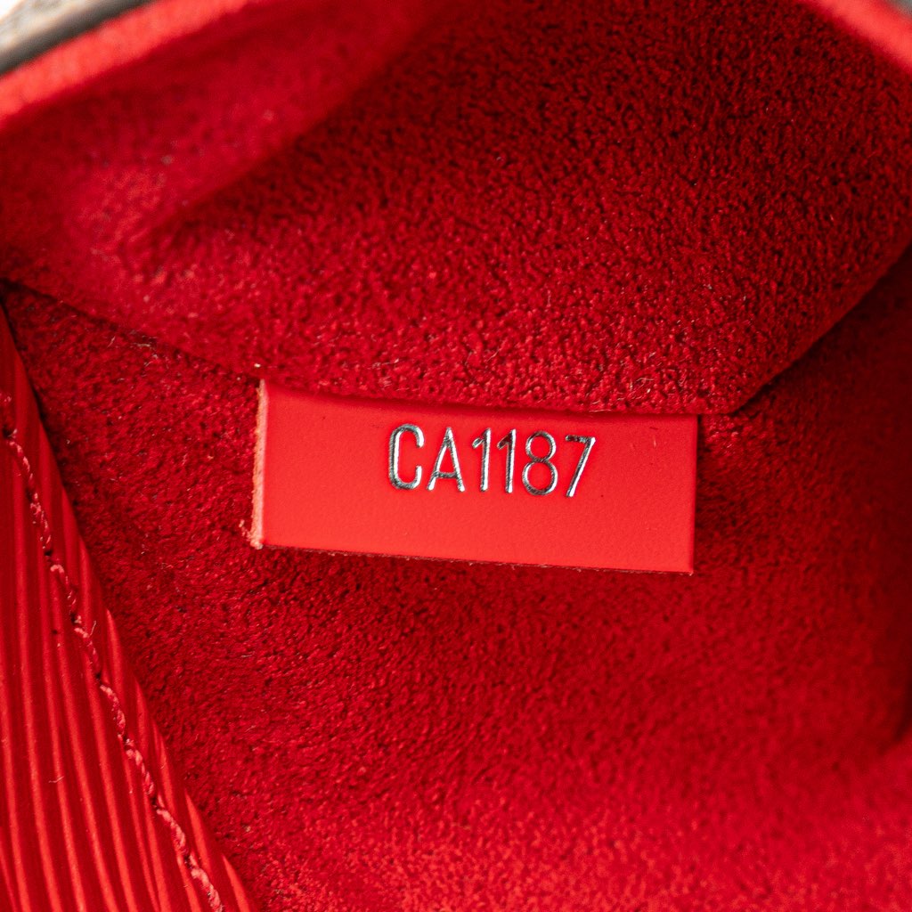 Louis Vuitton Monogram Epi Saint Michel - Detail 1