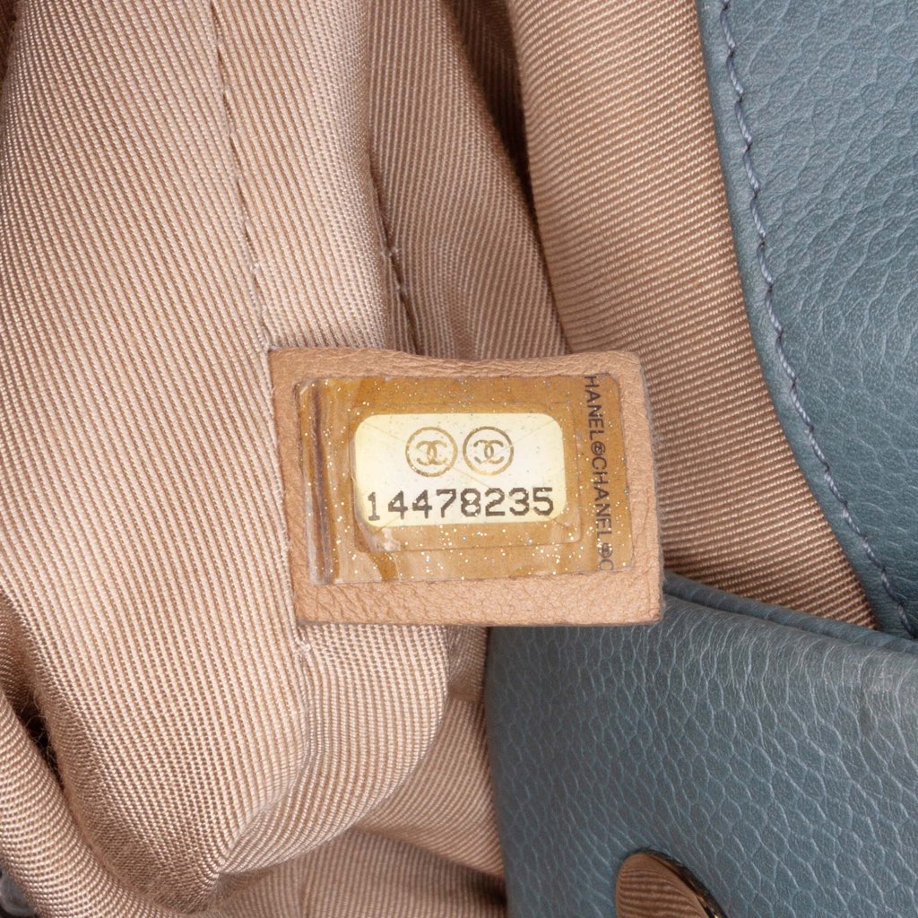 Chanel Quilted Caviar Expandable Zip Tote - Detail 1