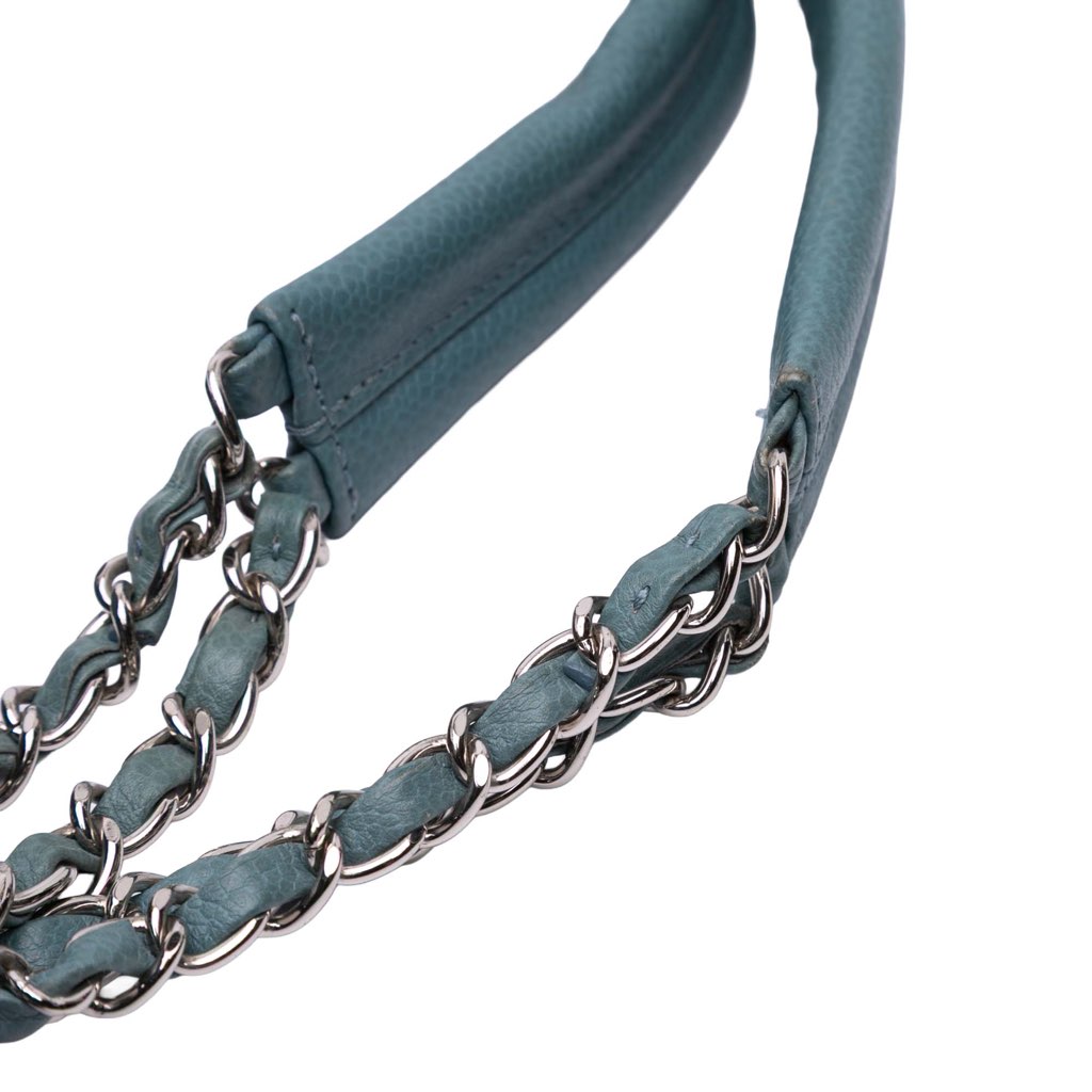 Chanel Quilted Caviar Expandable Zip Tote - Image 12