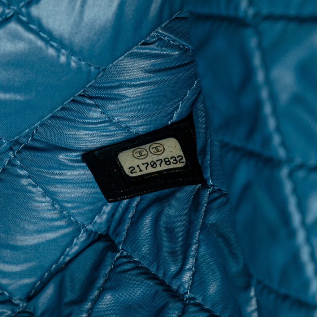 Chanel Large Lambskin Colorblock Patchwork O Case - Detail 1