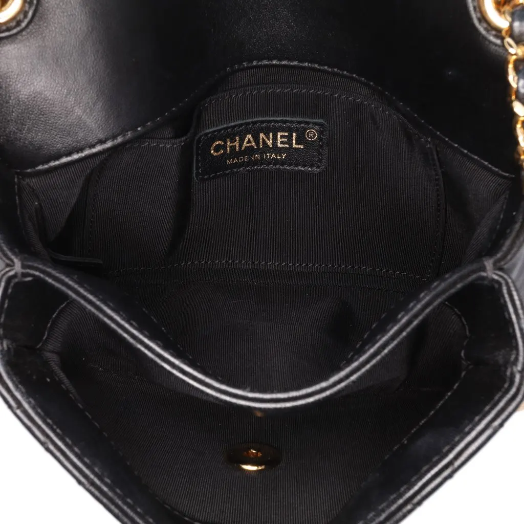 Chanel Small Quilted Lambskin CC Unchained Flap Black Leather Good - Model View