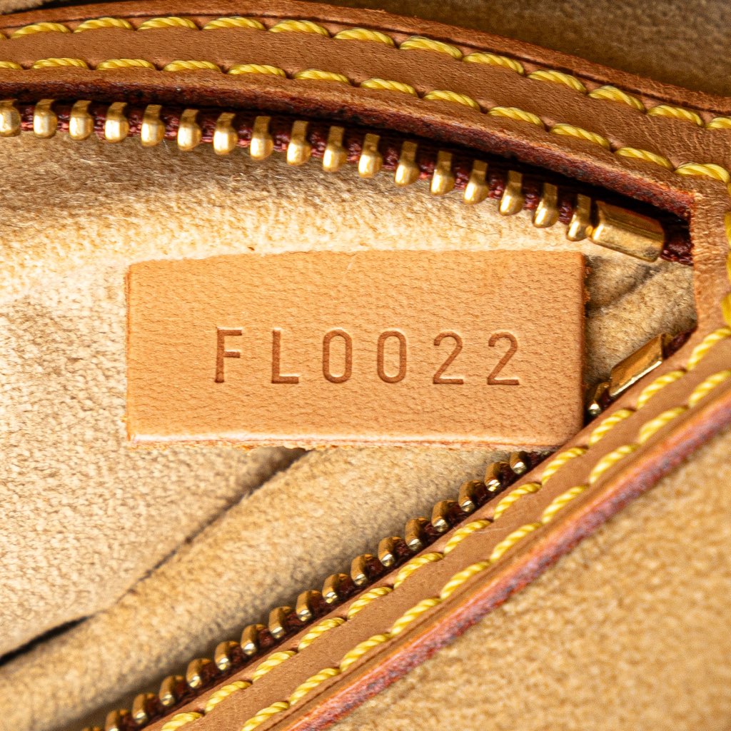 Louis Vuitton Monogram Looping MM - Detail 1