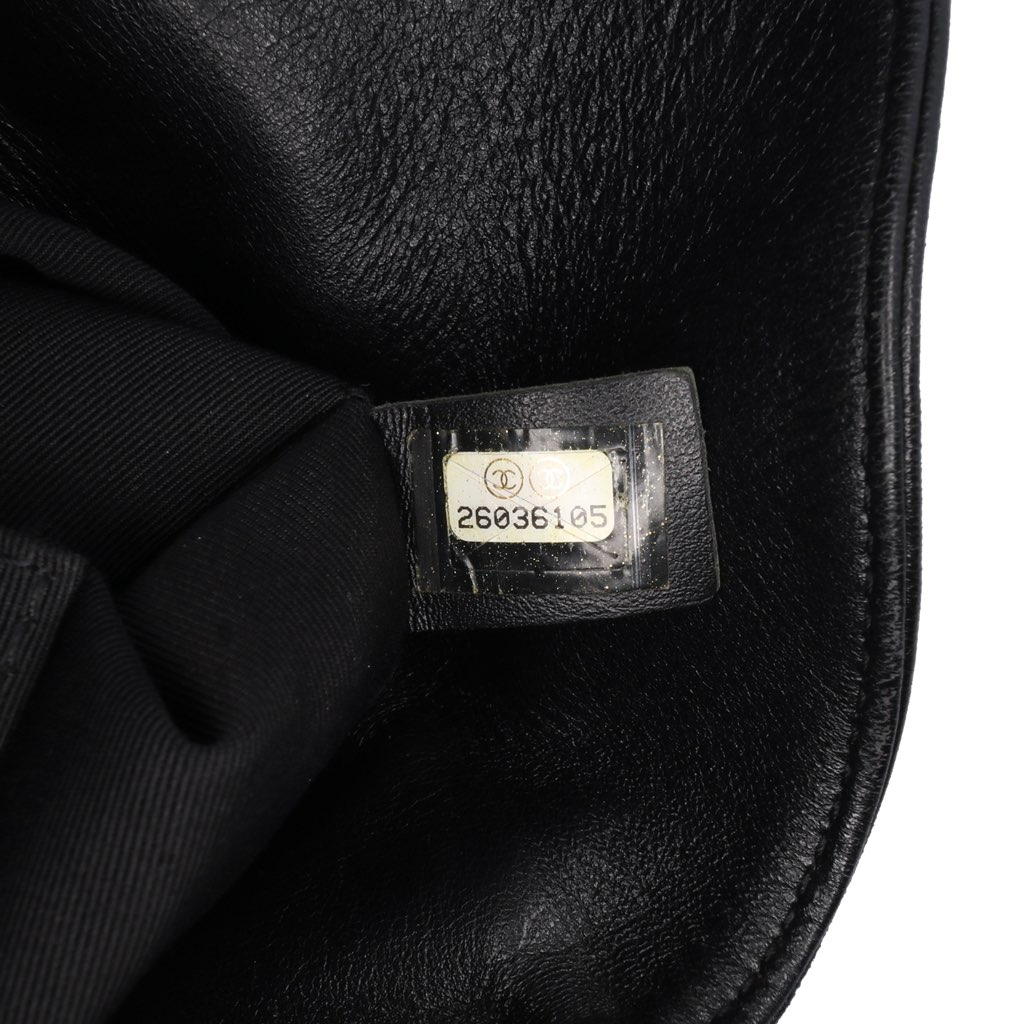 Chanel Quilted Chevron Lambskin Handle with Chic Bucket Bag - Detail 1