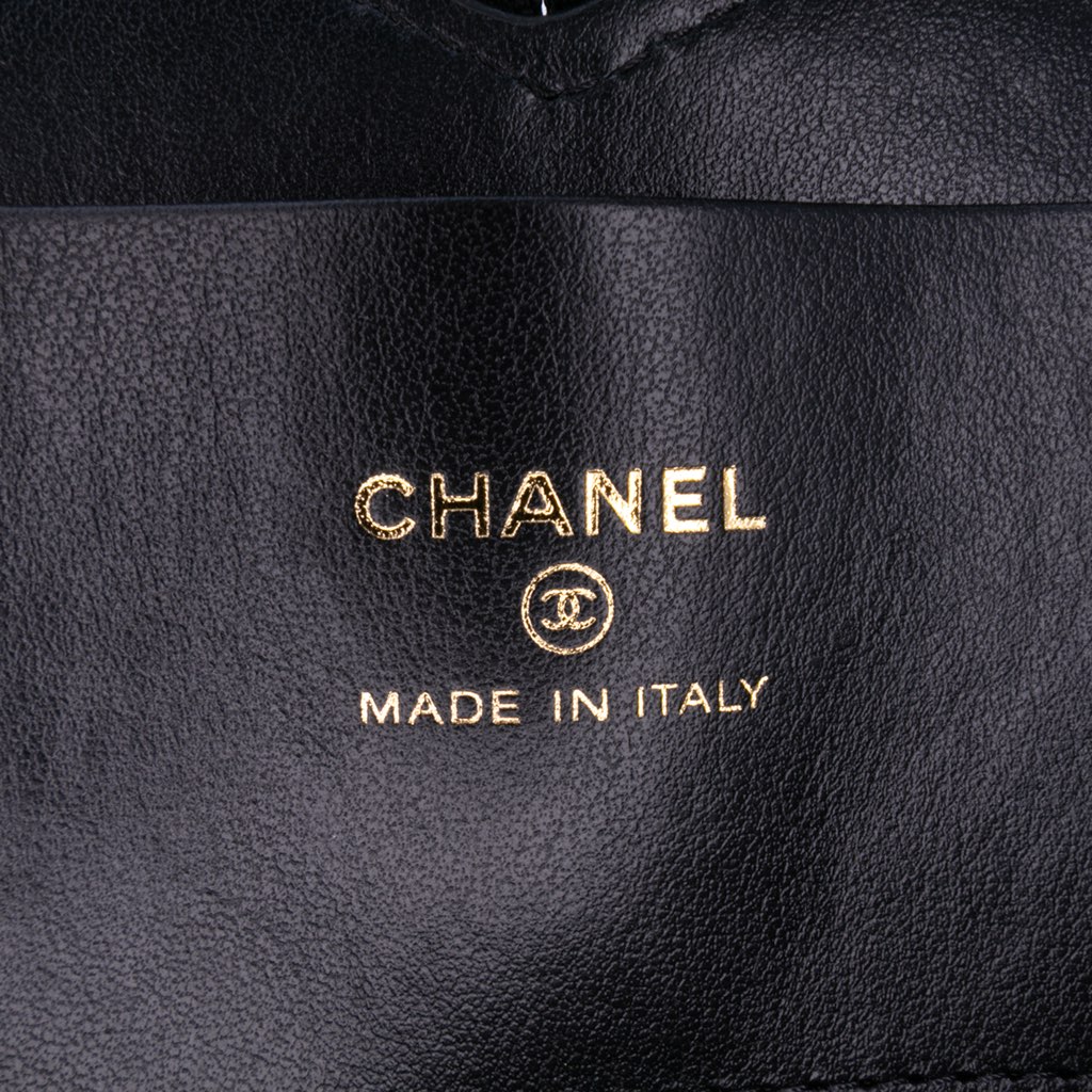 Chanel Quilted Patent Calfskin CC Heart Clutch With Chain - Detail 1