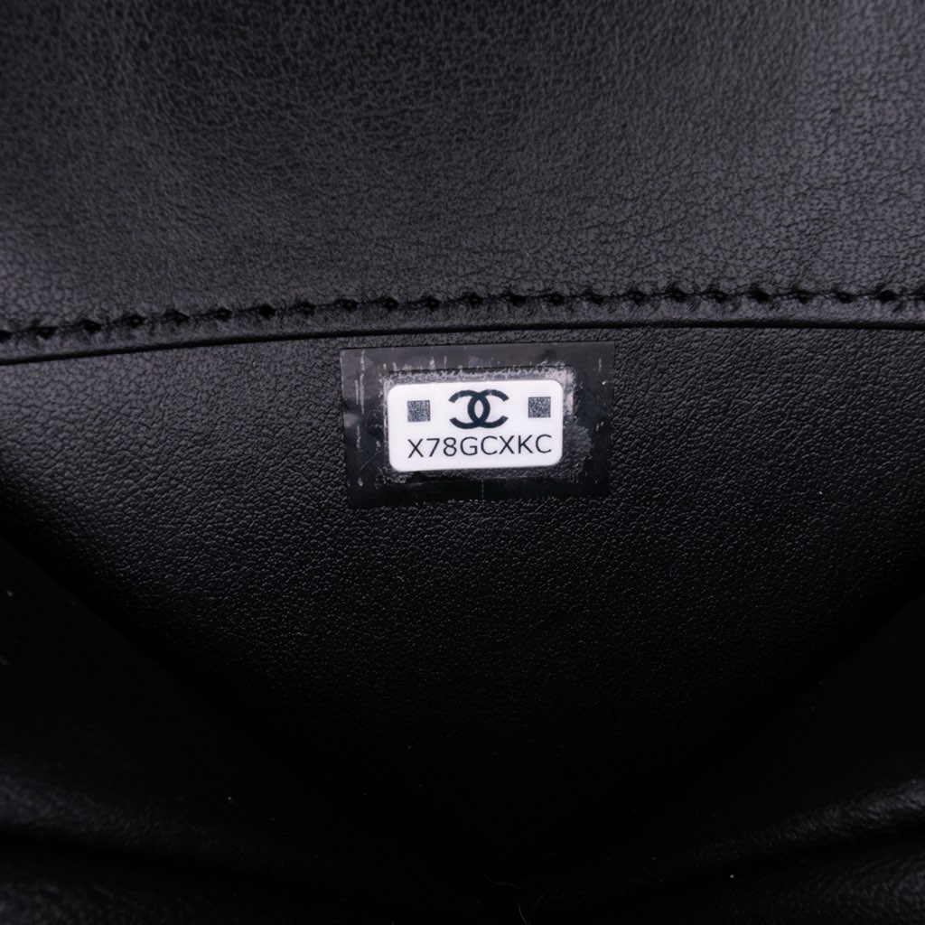 Chanel Quilted Patent Calfskin CC Heart Clutch With Chain - Detail 2