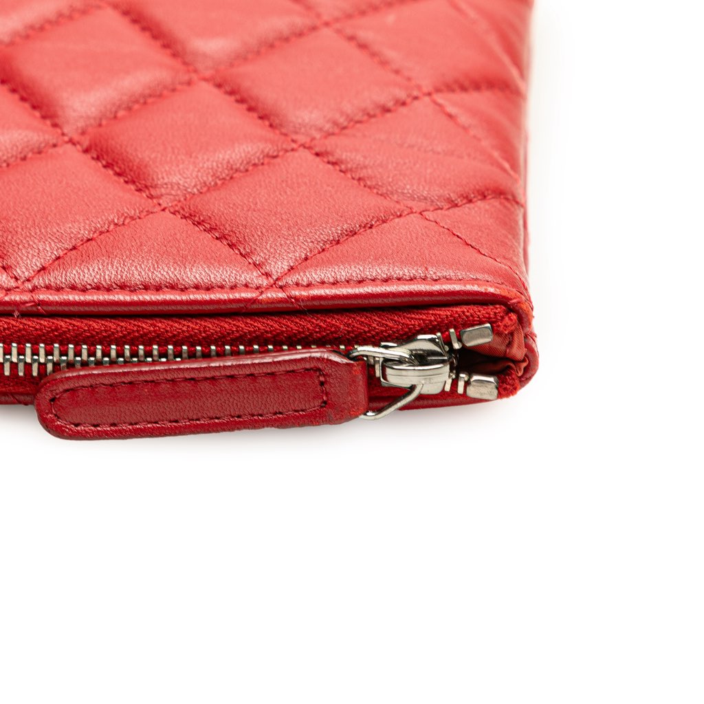 Chanel Medium Quilted Lambskin O Case Clutch - Detail 2