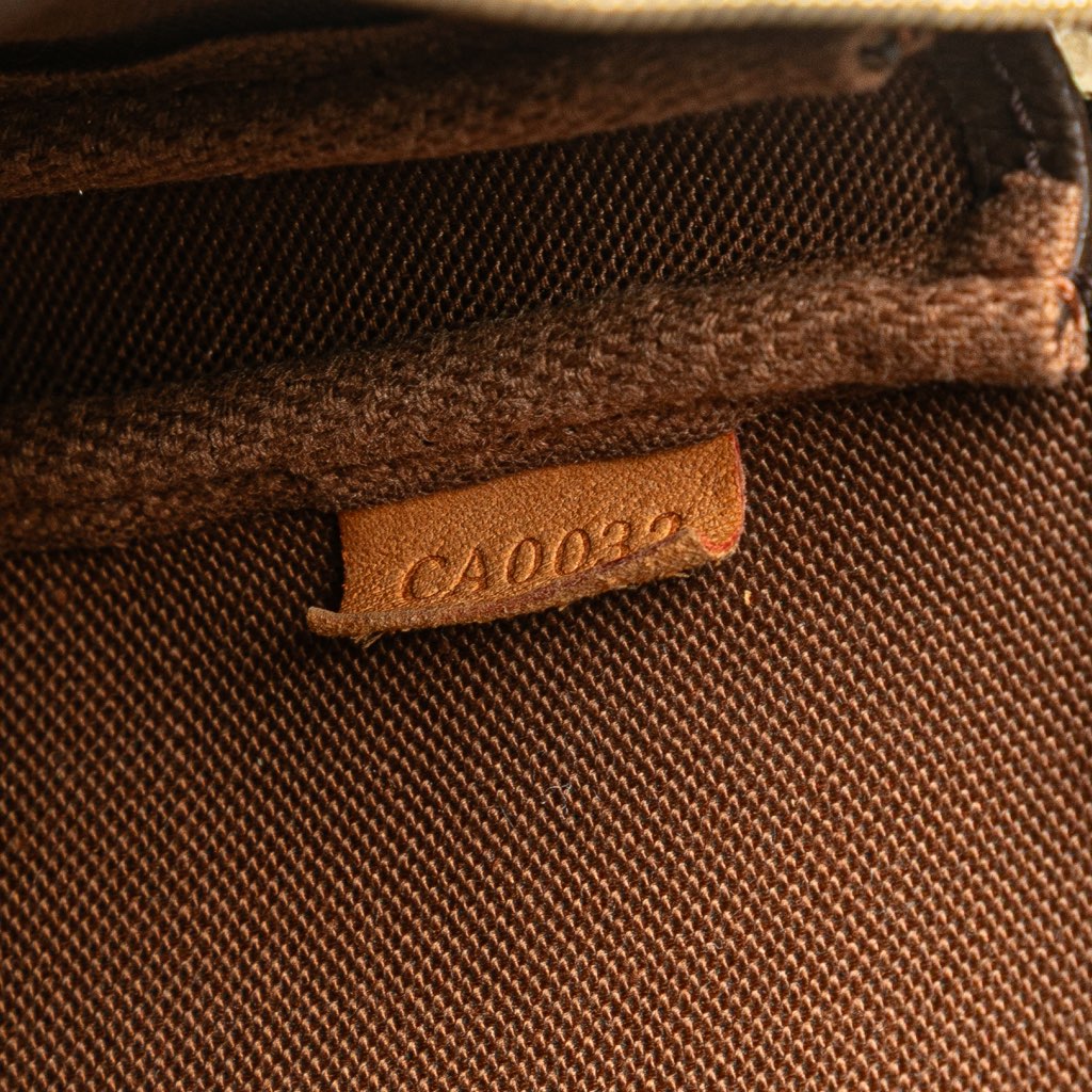 Louis Vuitton Monogram Pochette Accessoires - Detail 1