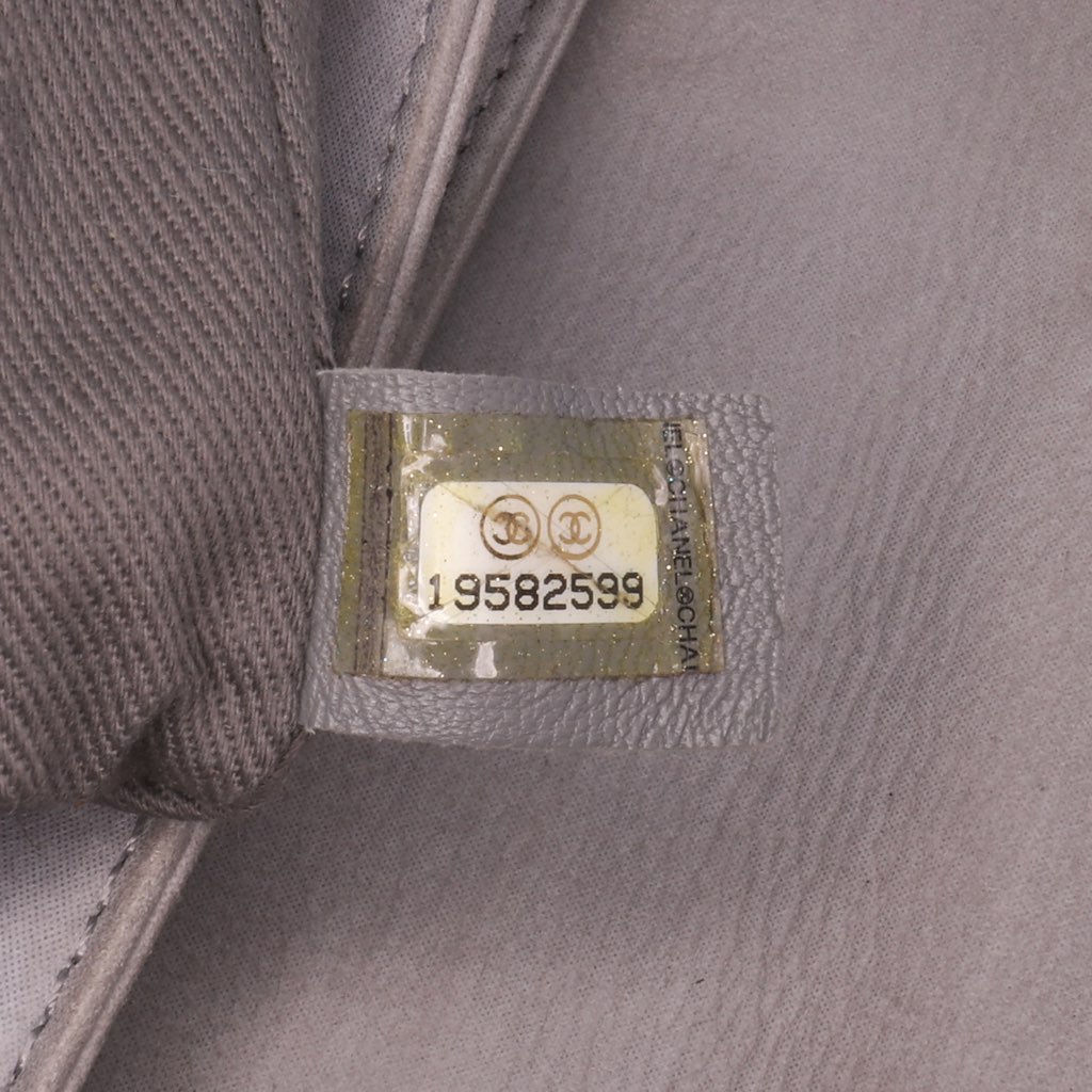 Chanel Jumbo Quilted Calfskin Triple Stitched Flap - Detail 1