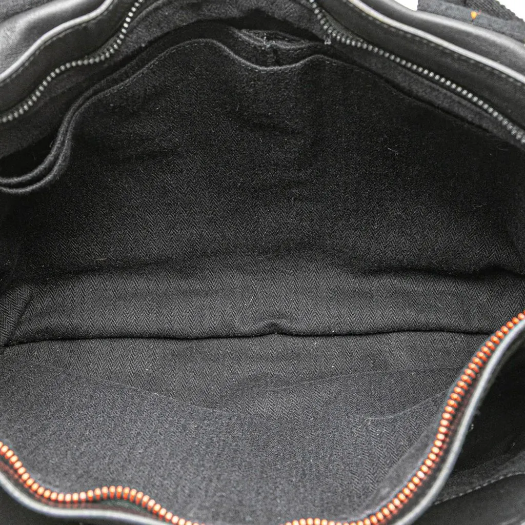 Hermès Caravan Horizontal MM Black Leather Good - Model View