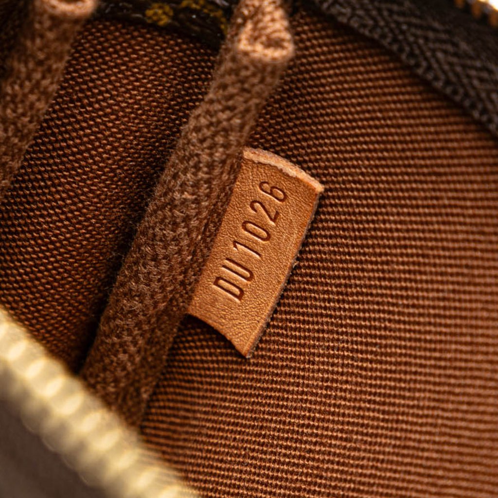 Louis Vuitton Monogram Mini Pochette Accessoires - Detail 1
