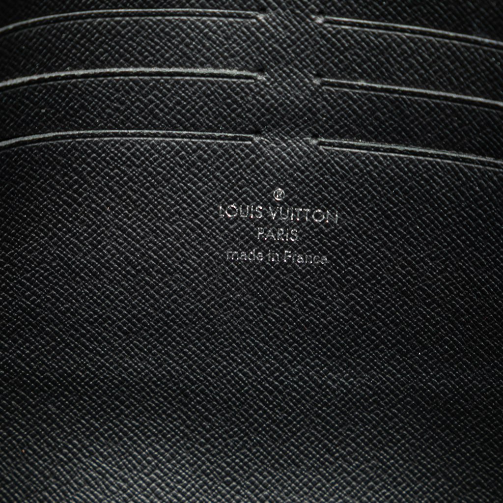 Louis Vuitton Taiga Pochette Voyage MM - 5