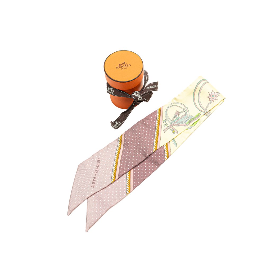 Hermès Les Voitures a Transformation Twilly Silk Scarf - Detail 1