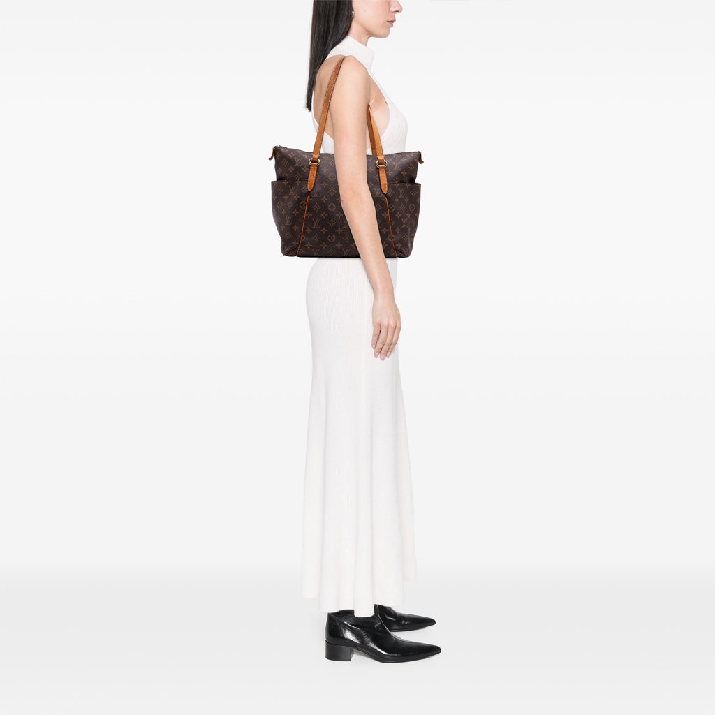 Louis Vuitton Monogram Totally MM - Image 12
